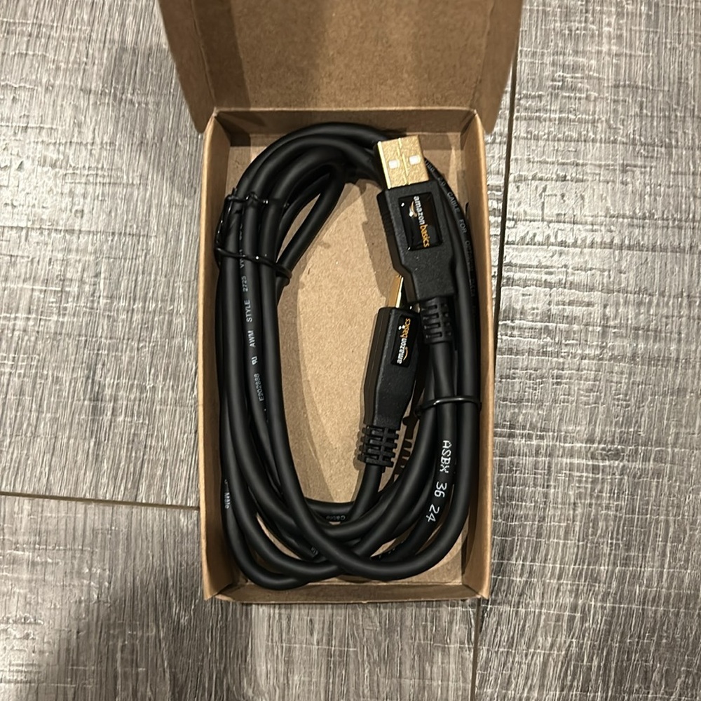 USB A - USB B 2.0 cable with 480 Mbps transfer speed